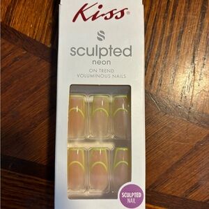 Kiss Sculpted Neon Voluminous Nails